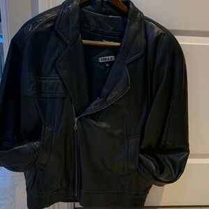 Men’s Classic Black Leather Jacket with removable vest. Size Large